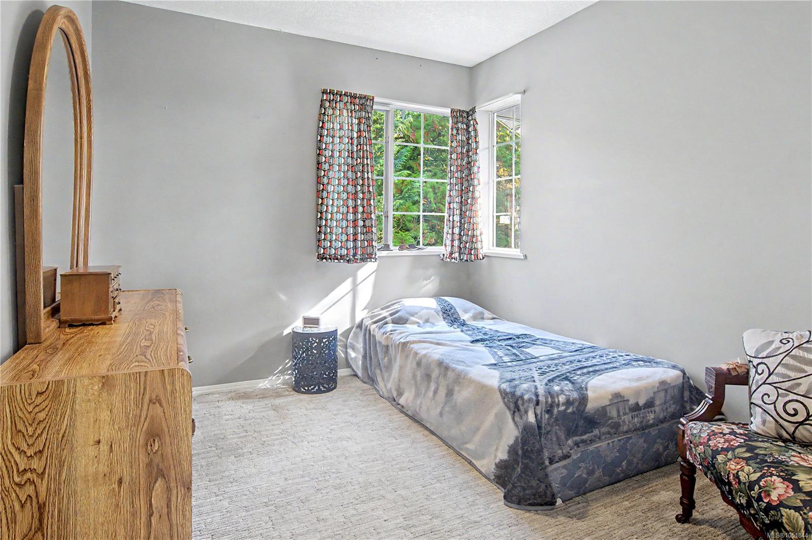2060 Huddington Rd — listing photo 11 of 40