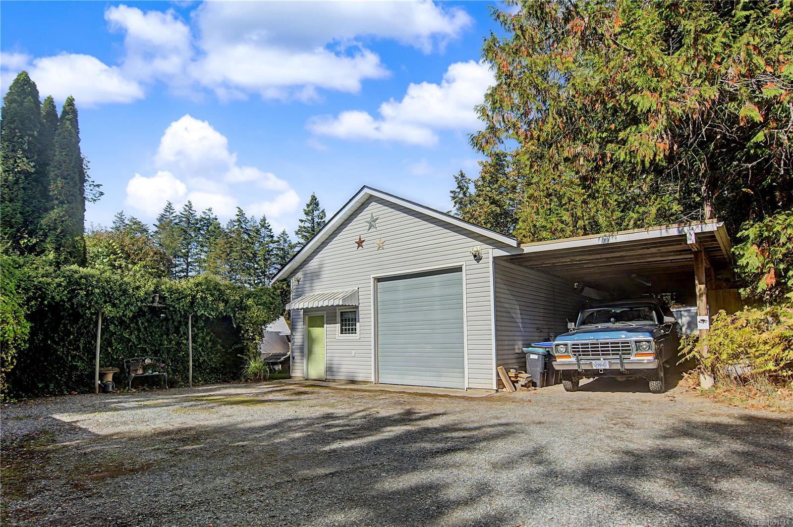 2060 Huddington Rd — listing photo 3 of 40