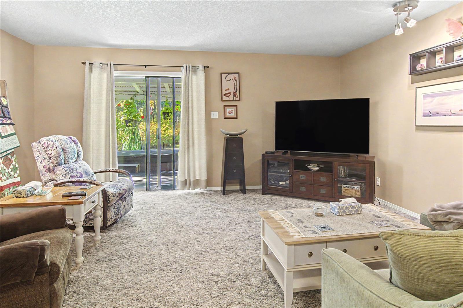 2060 Huddington Rd — listing photo 7 of 40