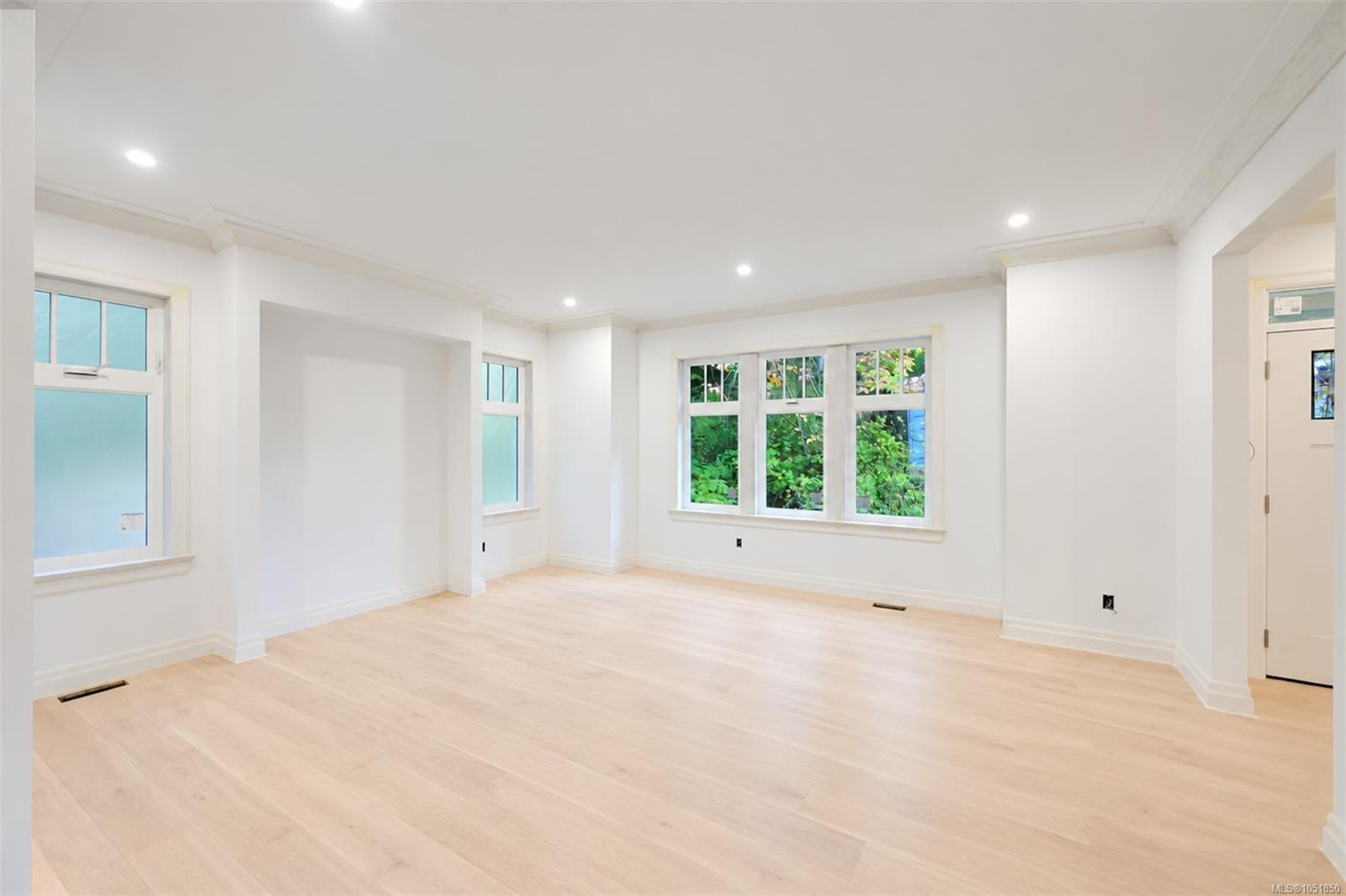 3136 Bowkett Pl — listing photo 4 of 16
