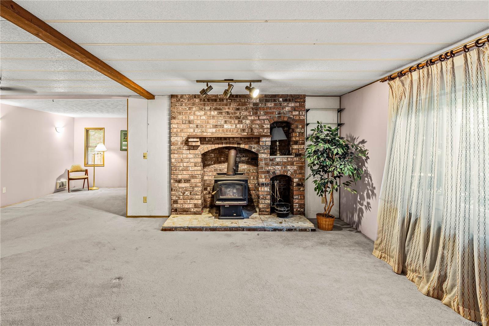 4885 Bella Rd — listing photo 13 of 48