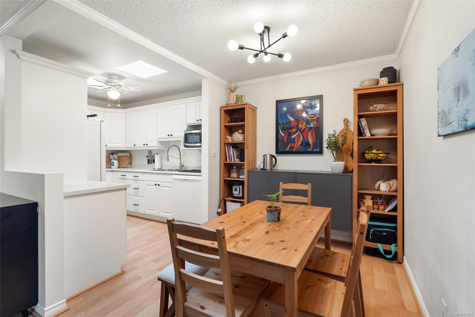 306-1518 Pandora Ave — listing photo 13 of 36