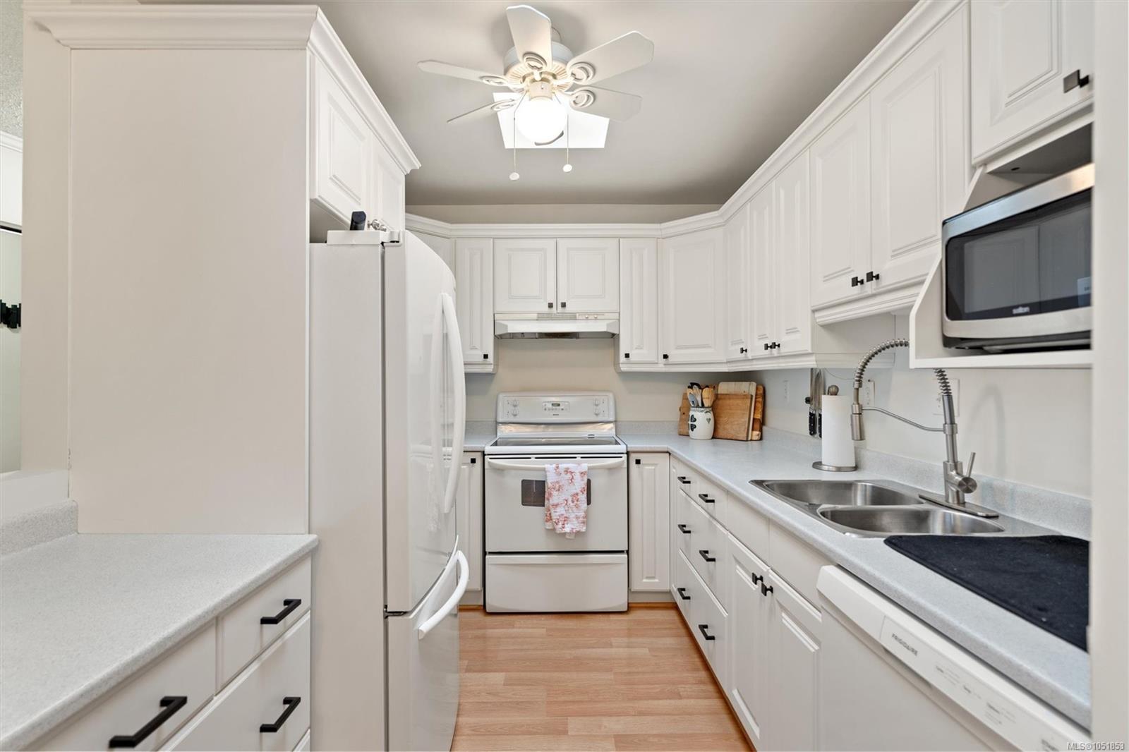 306-1518 Pandora Ave — listing photo 14 of 36