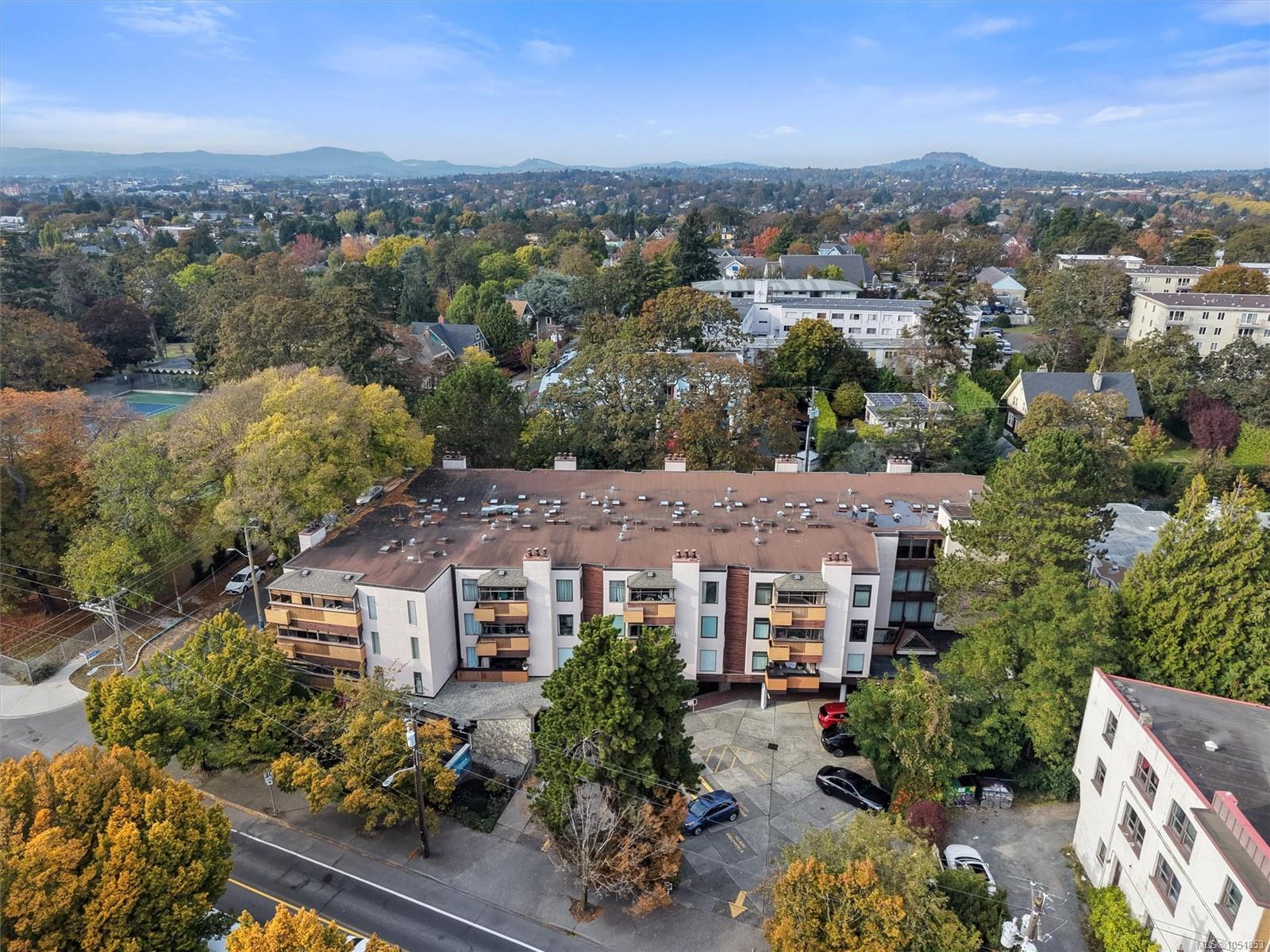 306-1518 Pandora Ave — listing photo 4 of 36