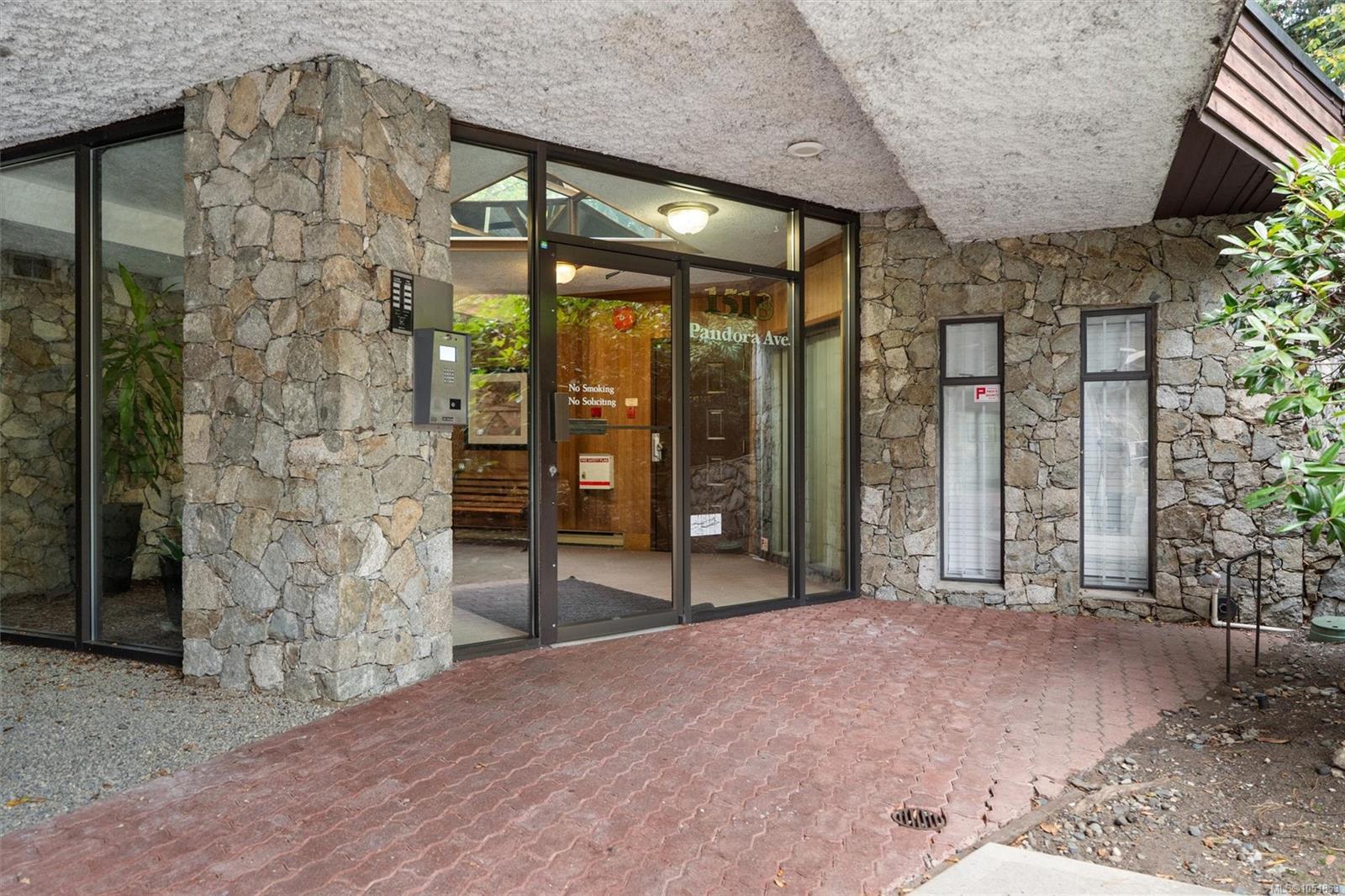 306-1518 Pandora Ave — listing photo 6 of 36