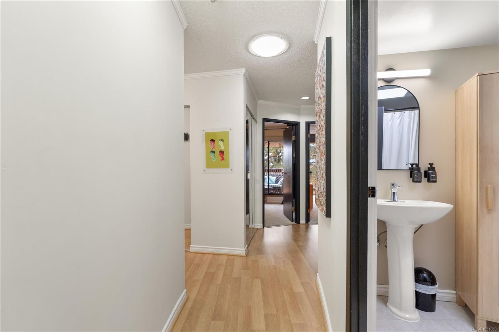 306-1518 Pandora Ave — listing photo 9 of 36