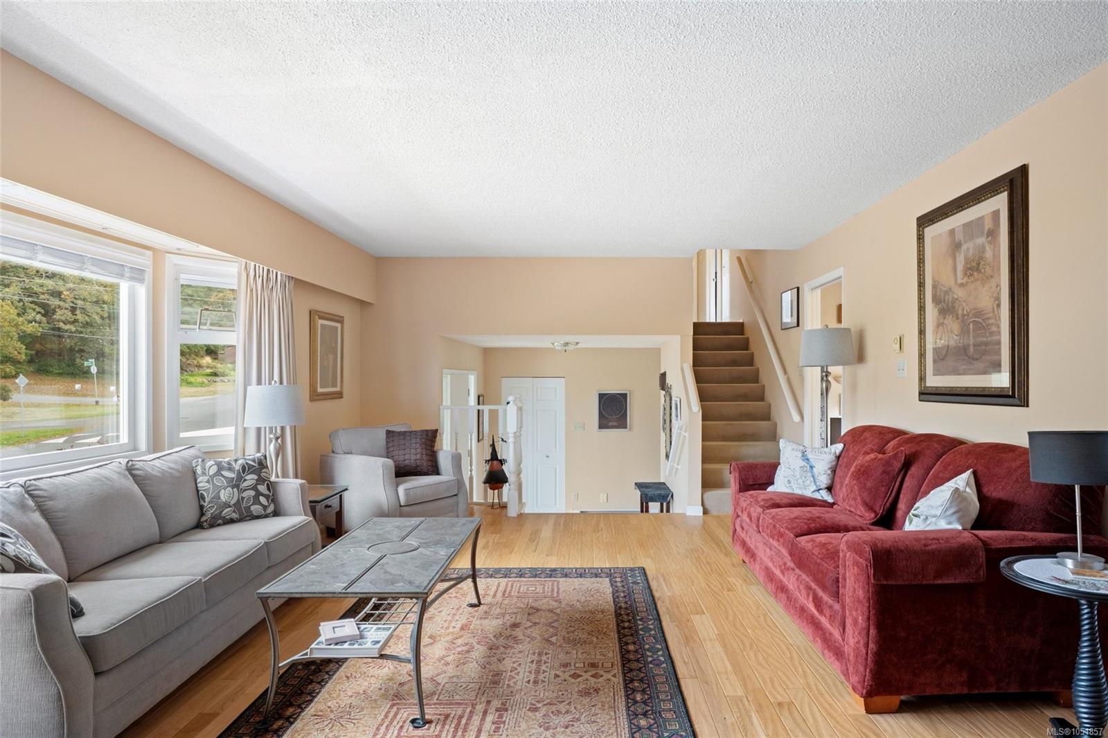 3906 Braefoot Rd — listing photo 4 of 51