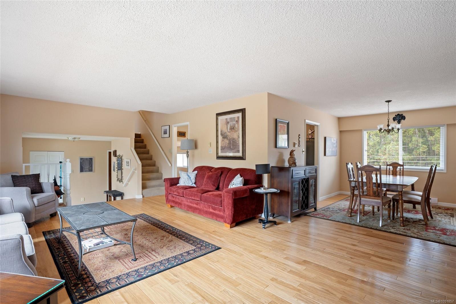 3906 Braefoot Rd — listing photo 5 of 51