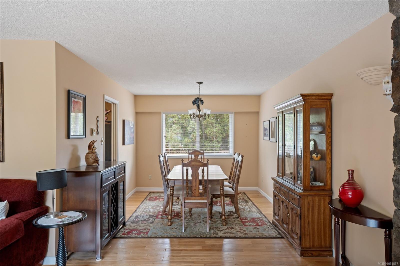 3906 Braefoot Rd — listing photo 6 of 51
