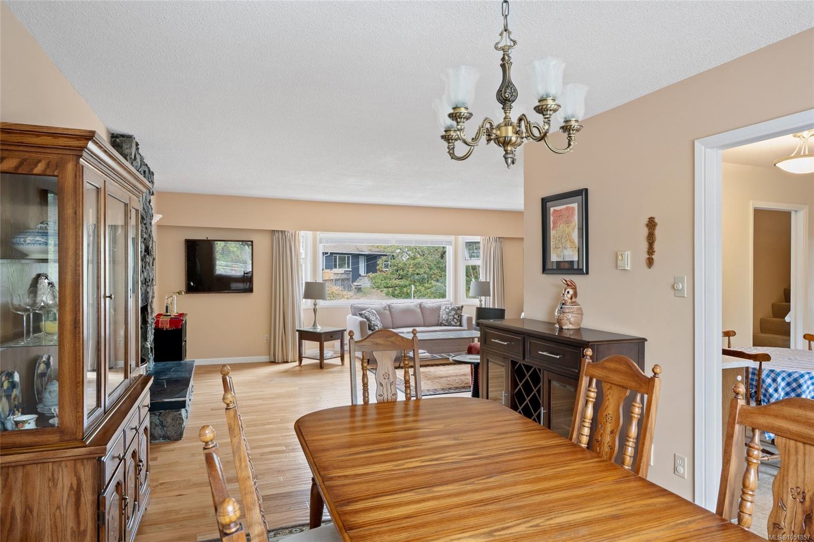 3906 Braefoot Rd — listing photo 7 of 51