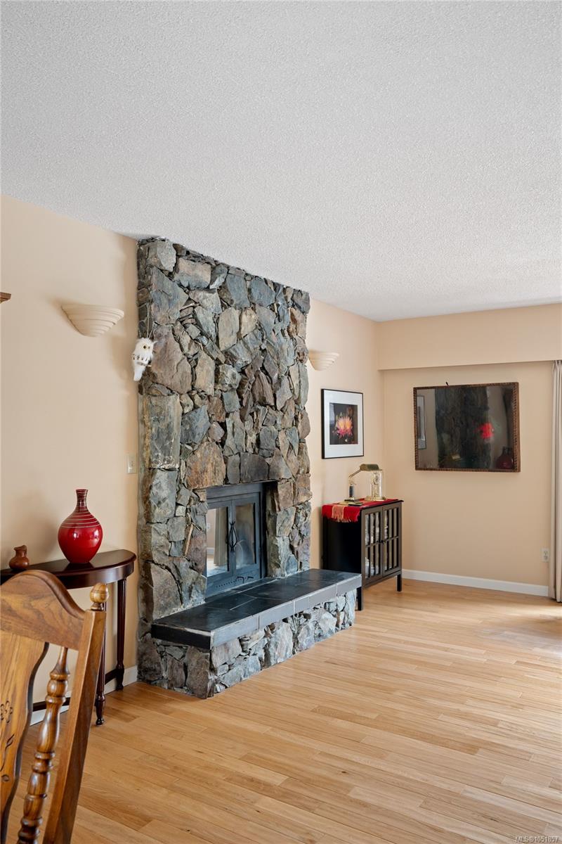 3906 Braefoot Rd — listing photo 8 of 51