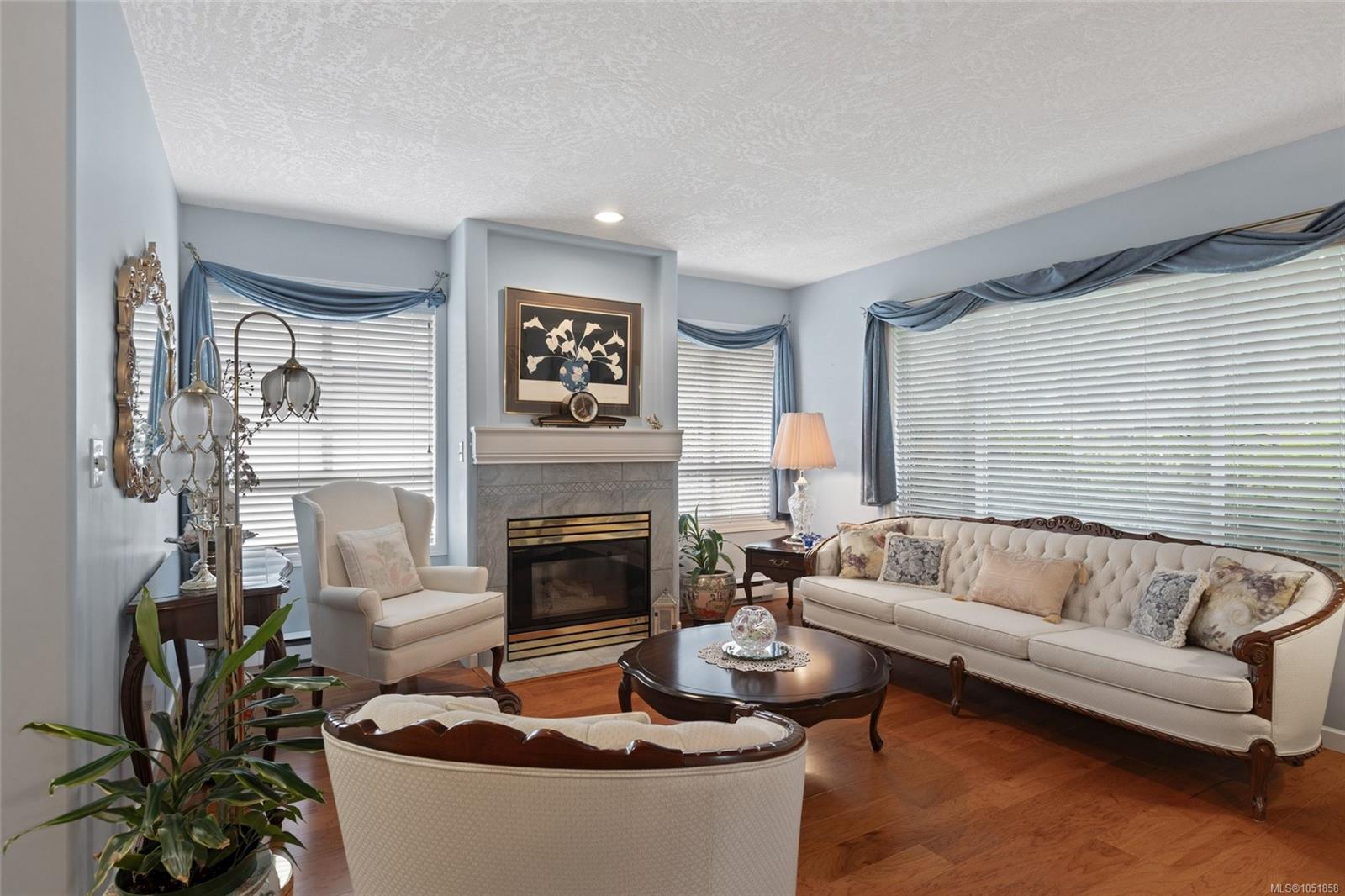 13-4619 Elk Lake Dr — listing photo 8 of 27