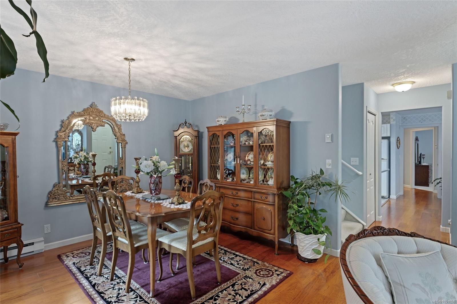 13-4619 Elk Lake Dr — listing photo 10 of 27