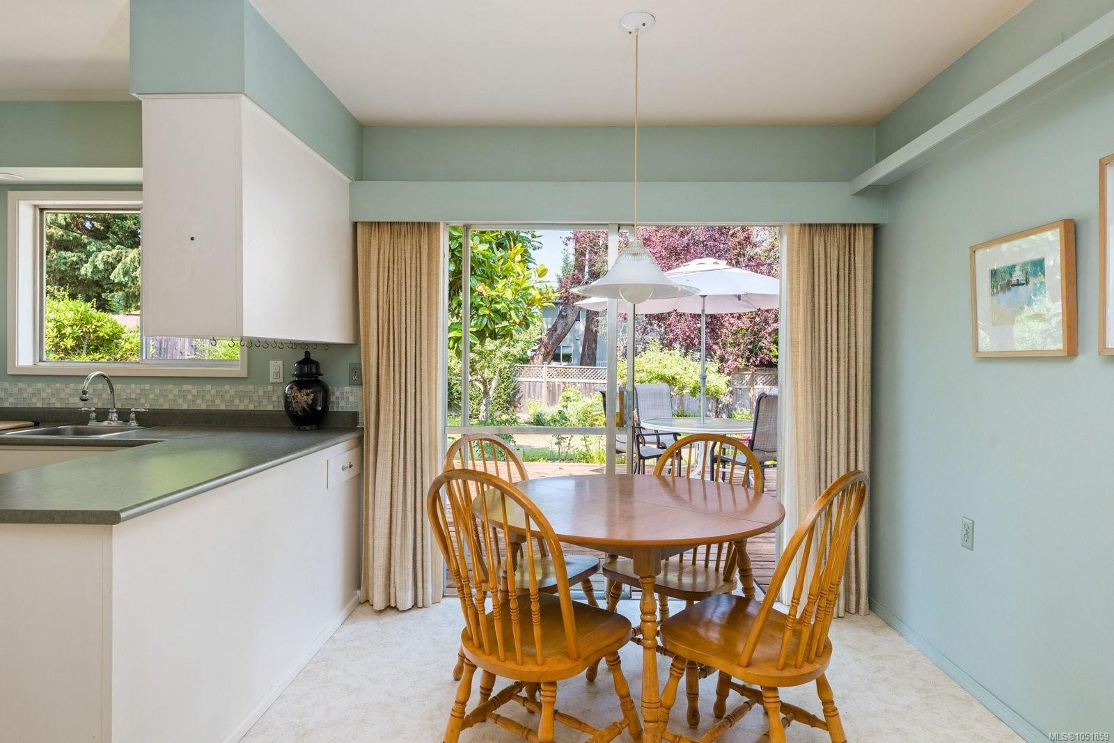 2045 San Rafael Cres — listing photo 12 of 42