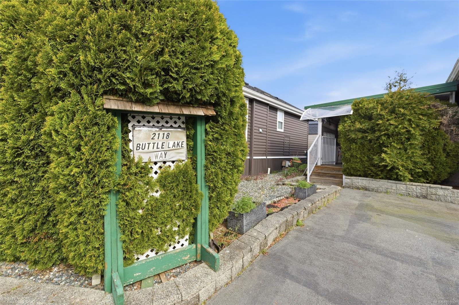 2118 Buttle Lake Way — listing photo 3 of 27