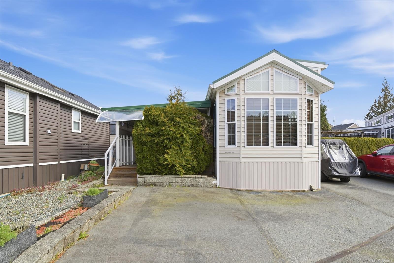 2118 Buttle Lake Way — listing photo 4 of 27