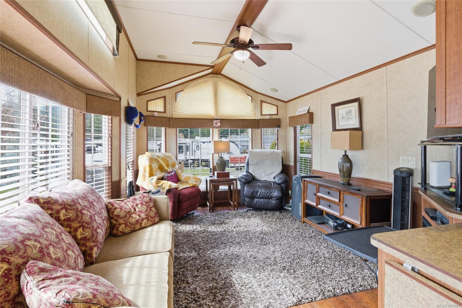 2118 Buttle Lake Way — listing photo 7 of 27