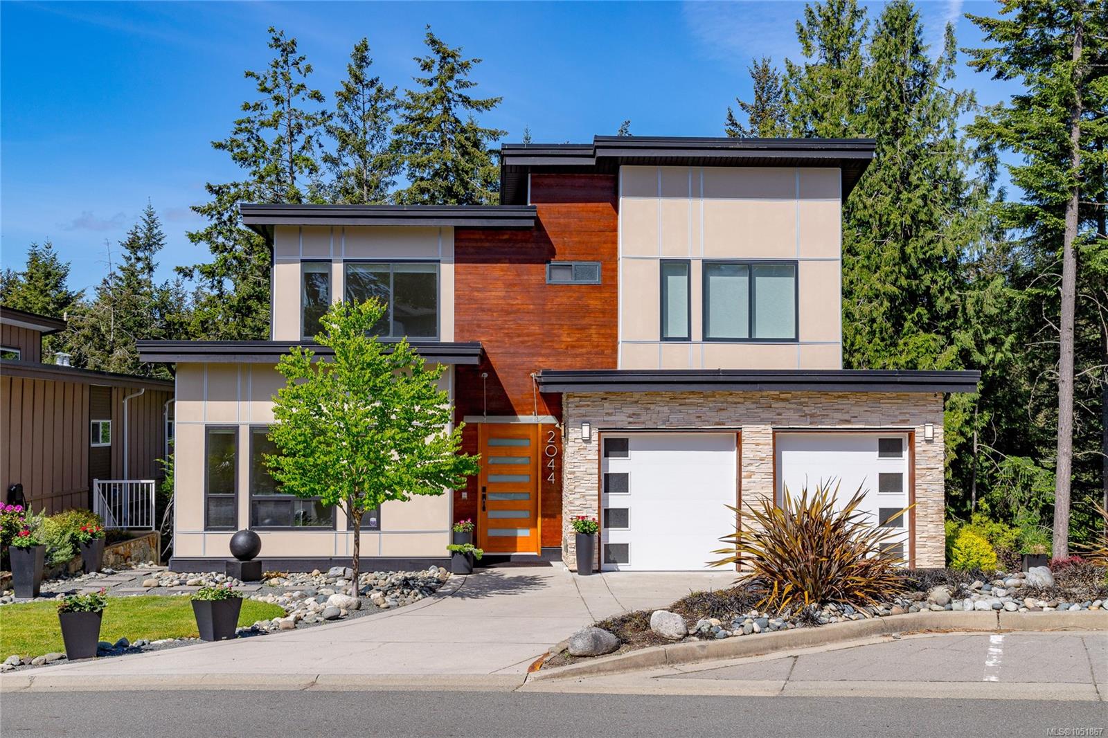 2044 Rivers Crossing — listing photo 3 of 69