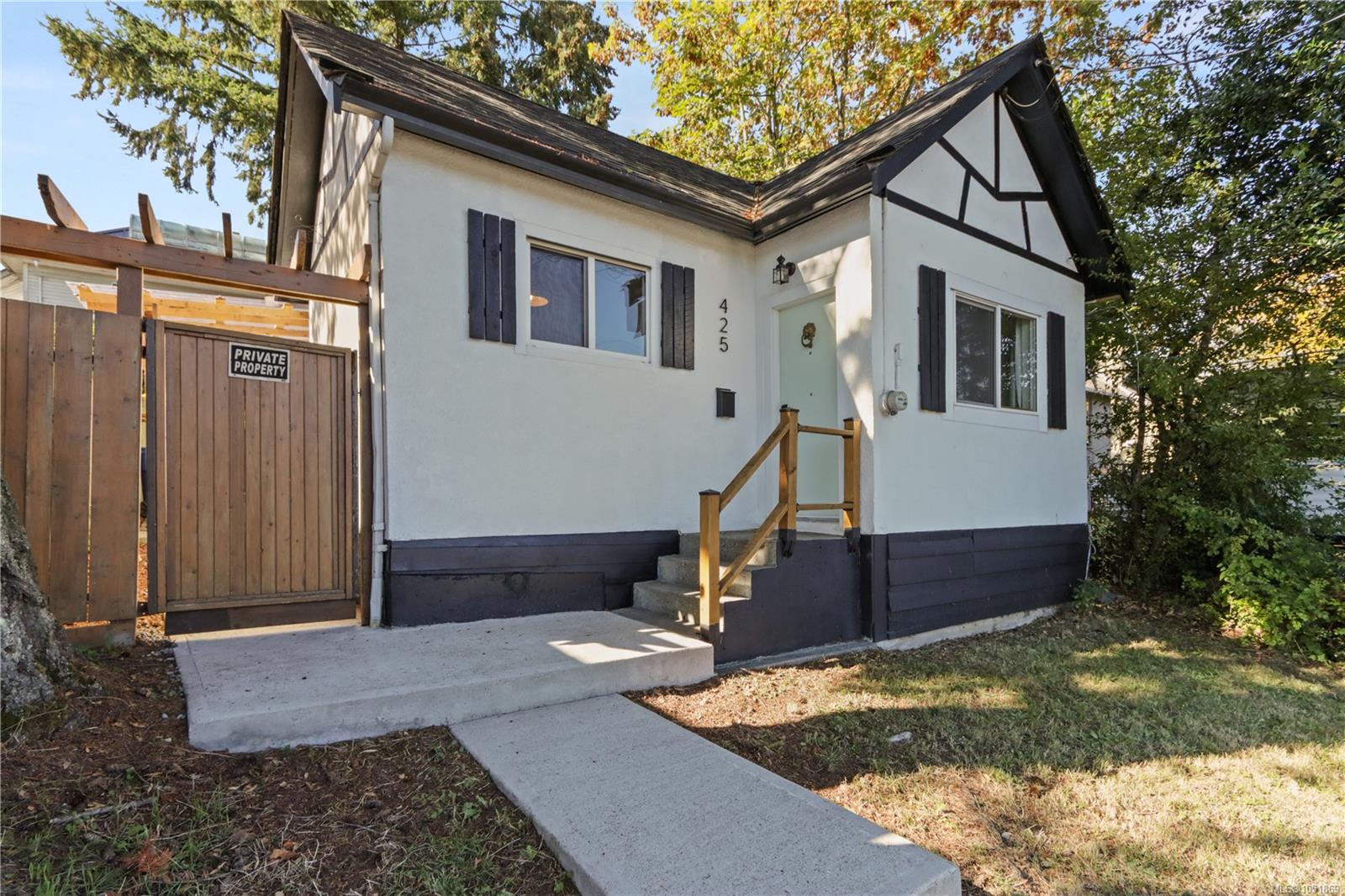 425 Stewart Ave, Nanaimo