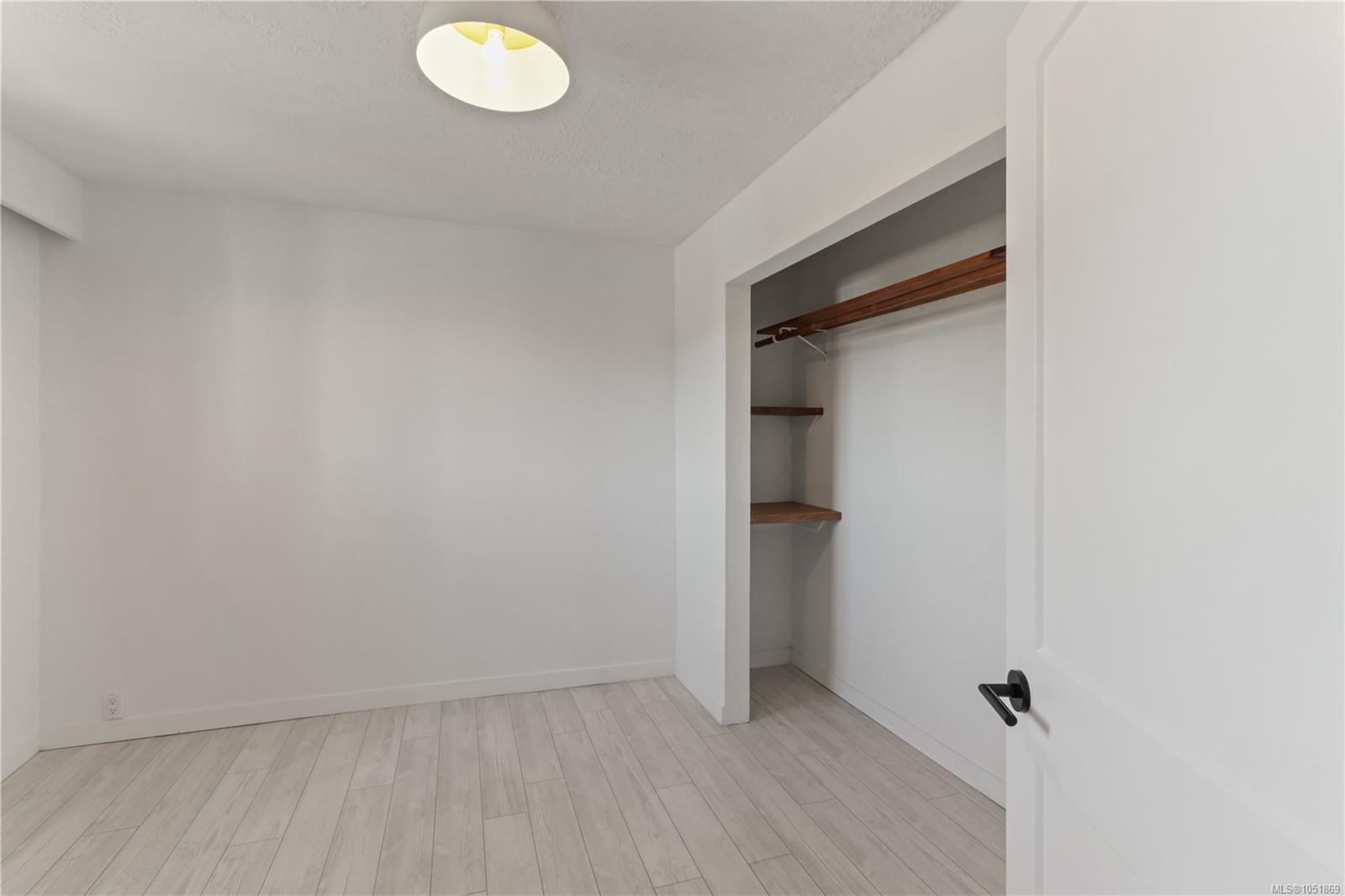 425 Stewart Ave — listing photo 10 of 41