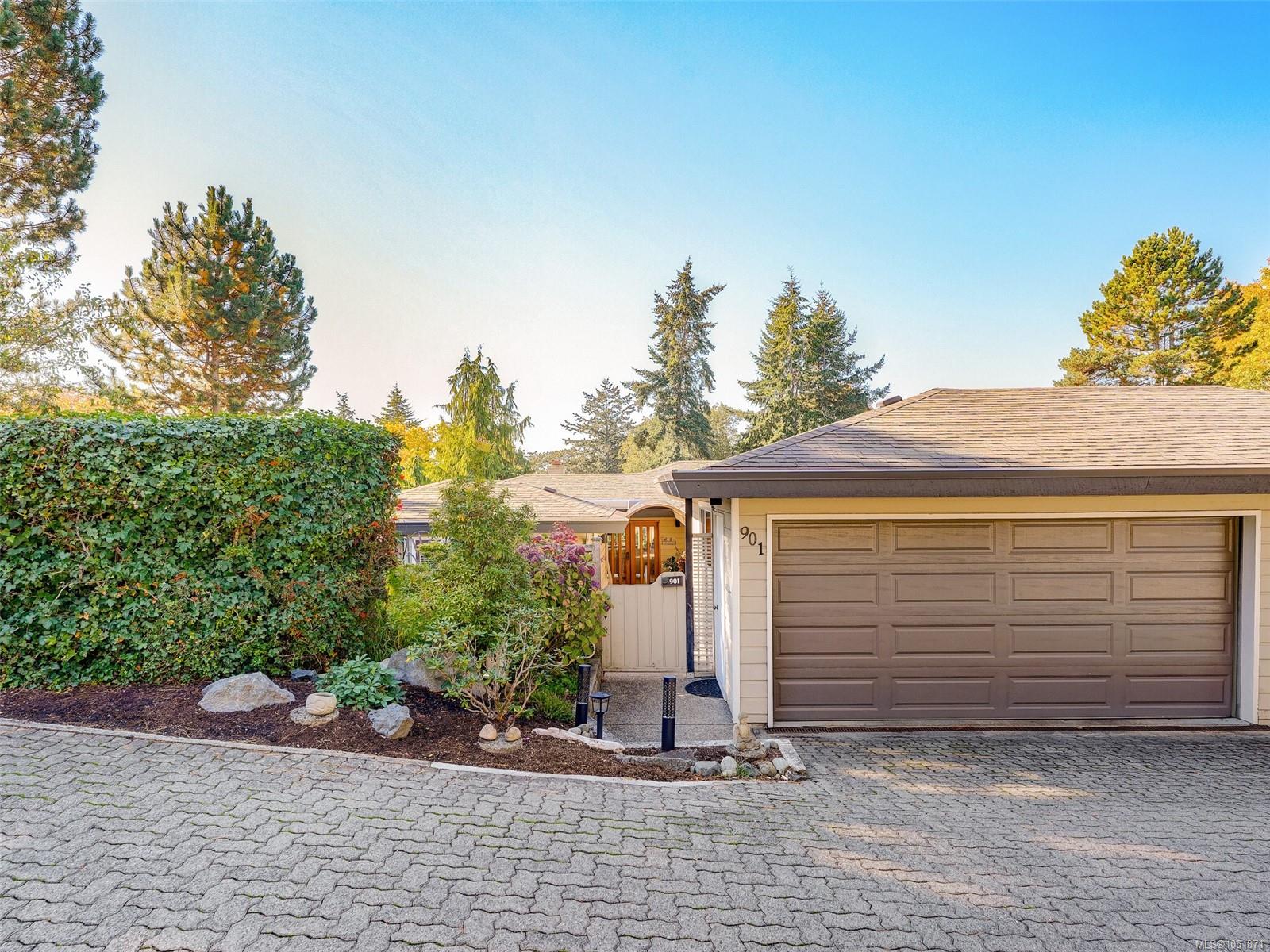 901-2829 Arbutus Rd, Saanich