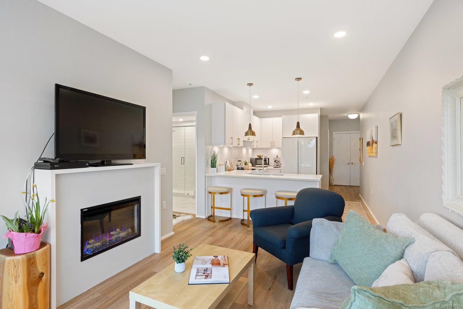 303-2348 Beacon Ave — listing photo 6 of 23