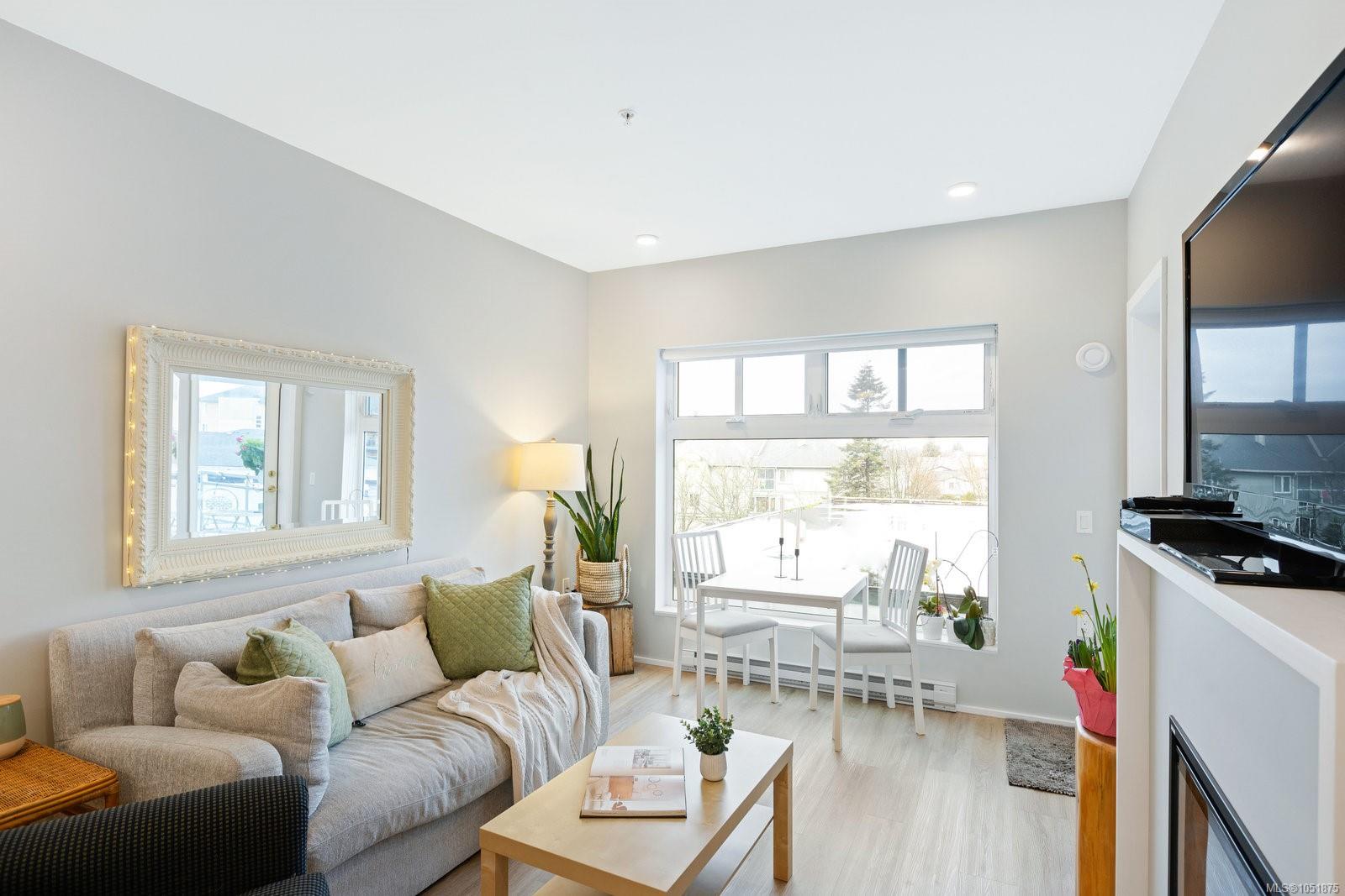 303-2348 Beacon Ave — listing photo 9 of 23