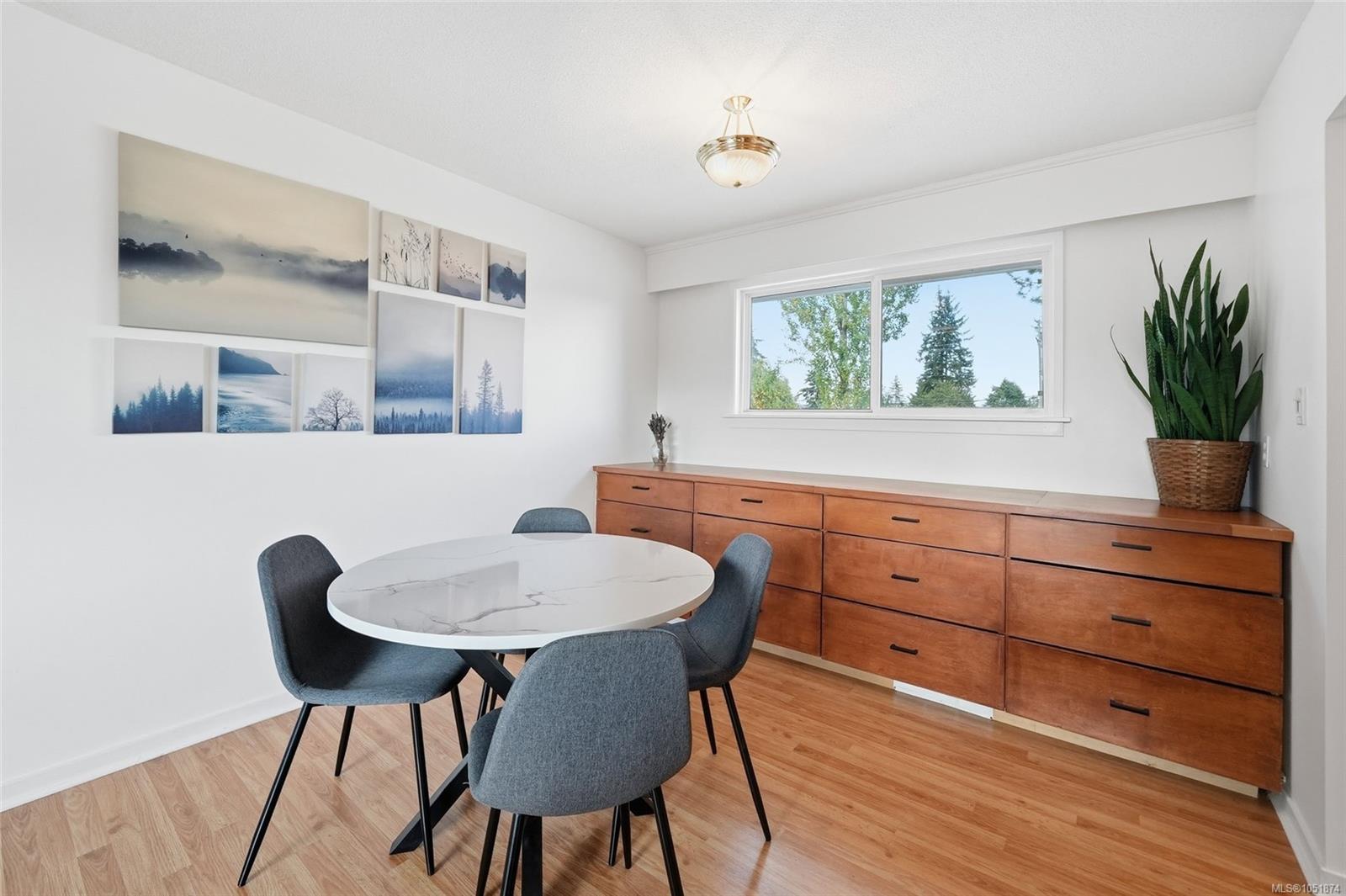 1088 Nelson St — listing photo 7 of 59