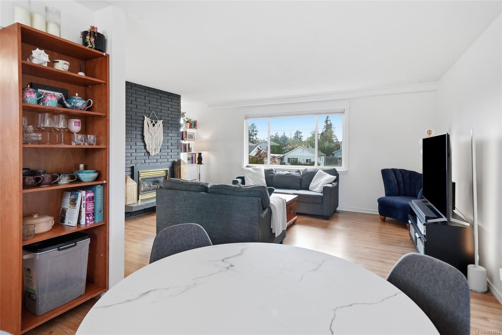 1088 Nelson St — listing photo 10 of 59