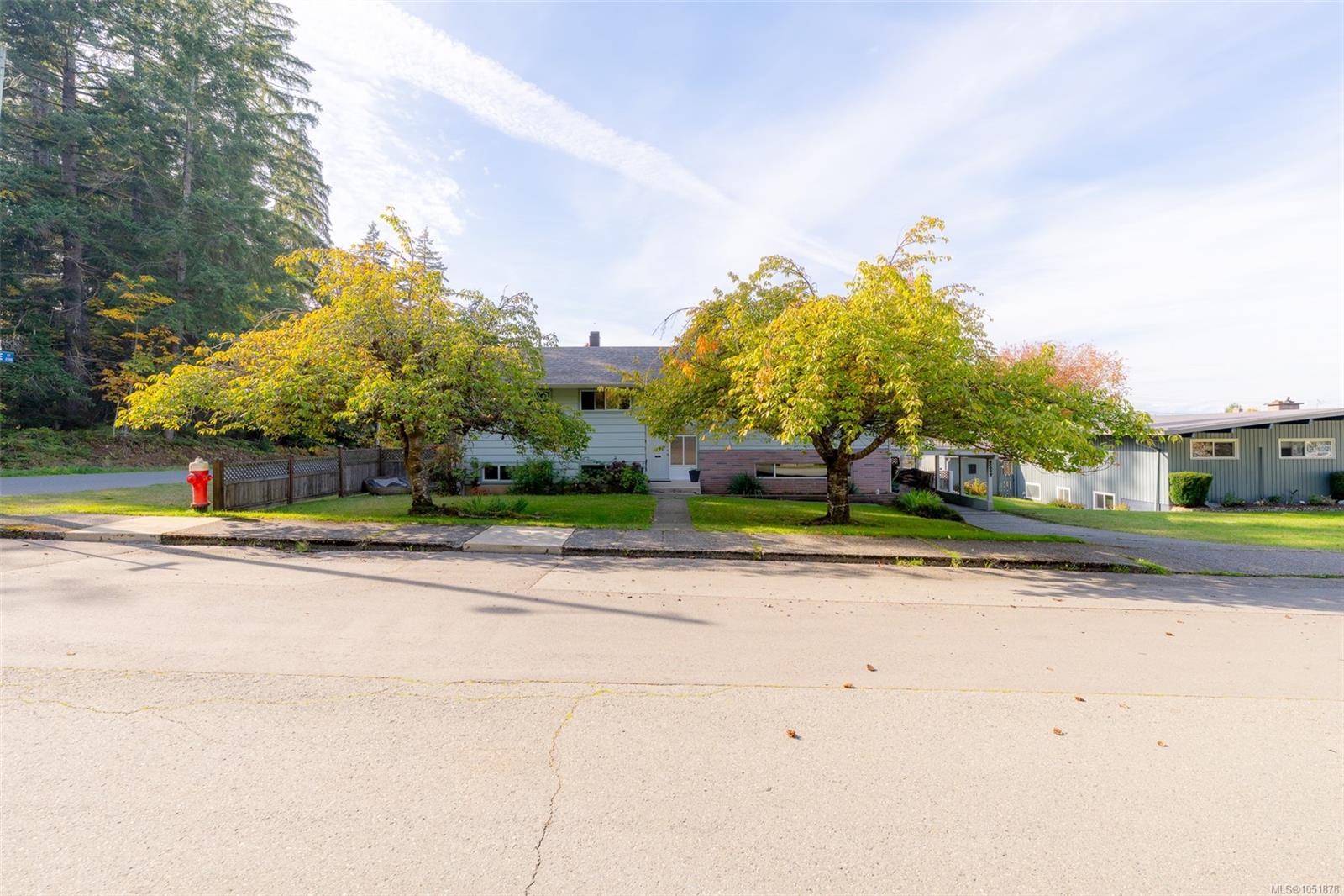 2804 16th Ave — listing photo 2 of 57