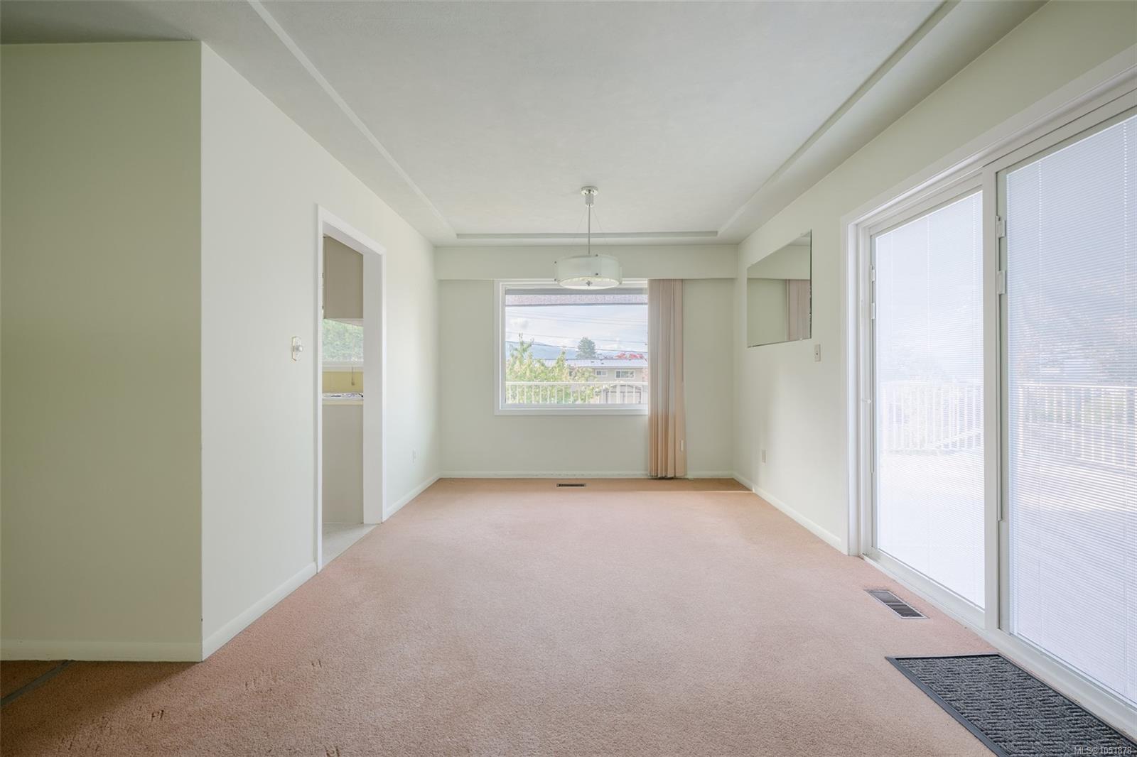 2804 16th Ave — listing photo 14 of 57