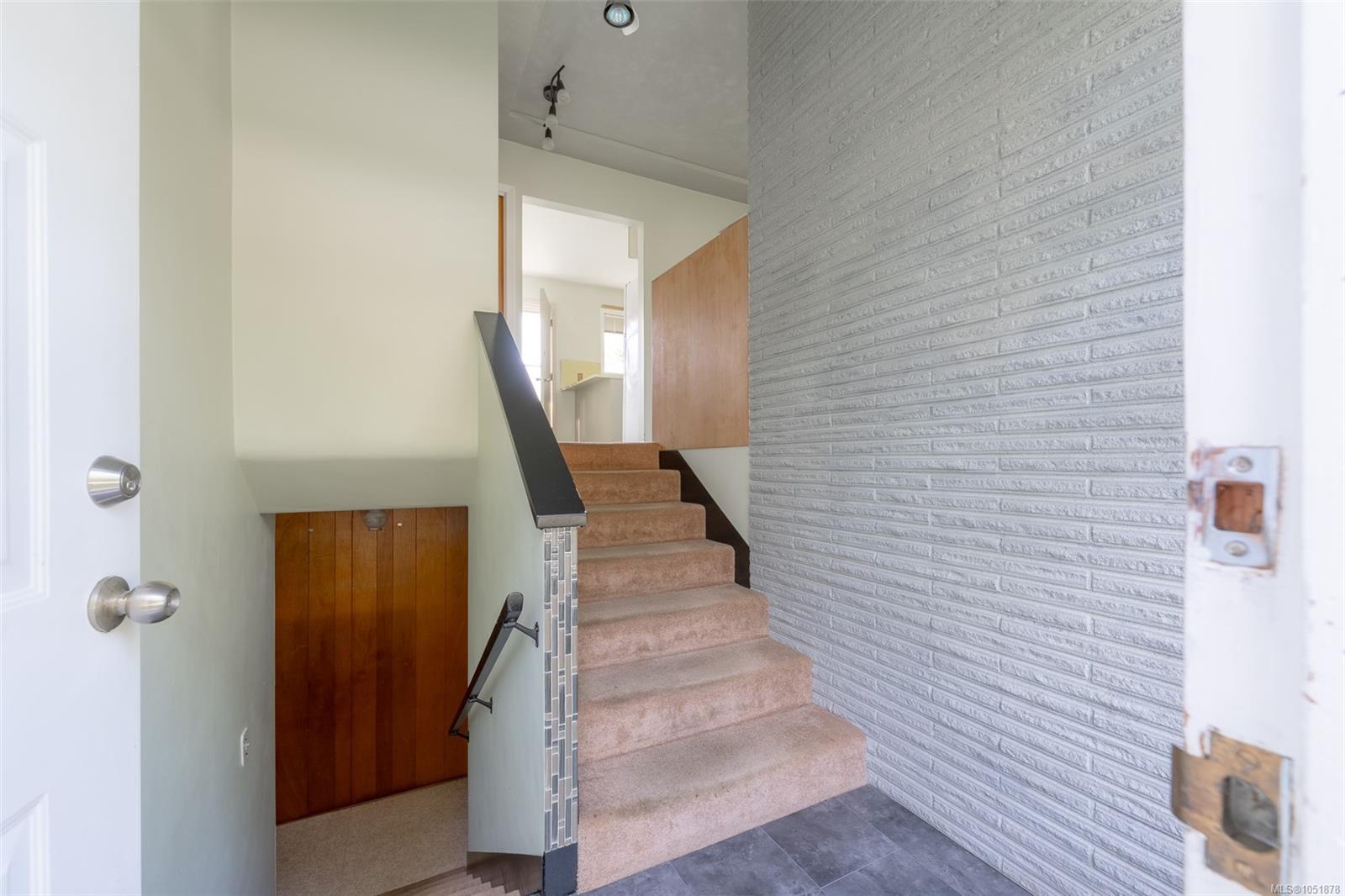 2804 16th Ave — listing photo 8 of 57