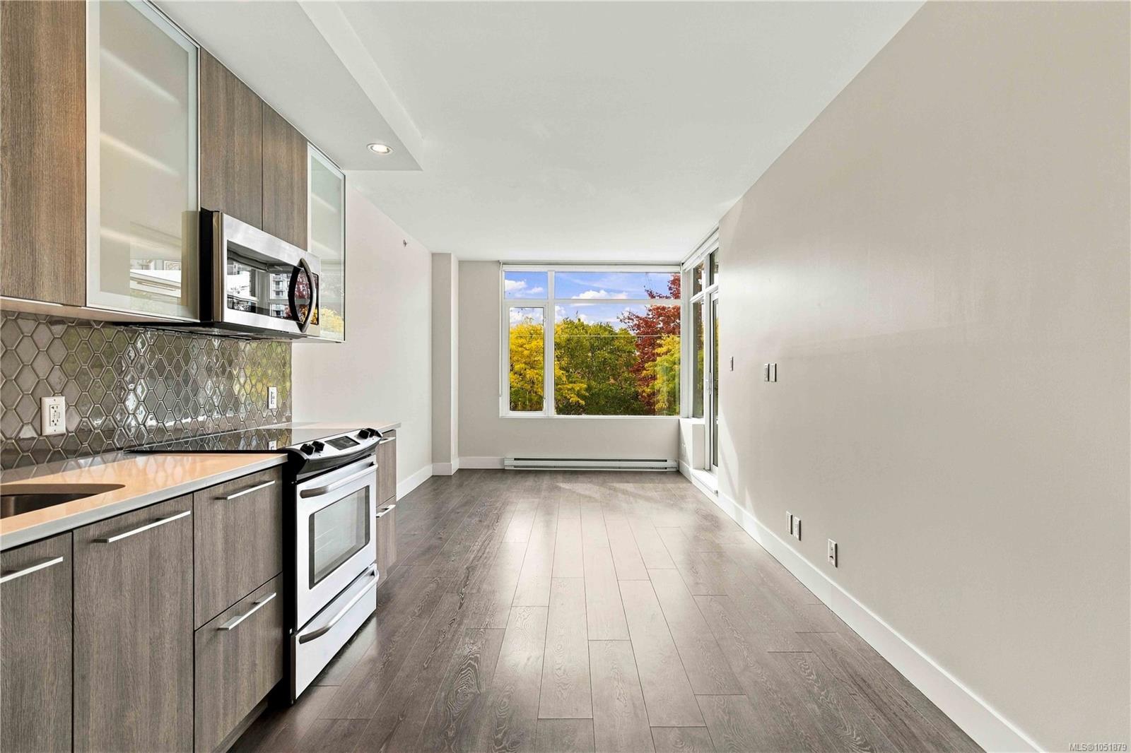 204-960 YATES St — listing photo 12 of 33