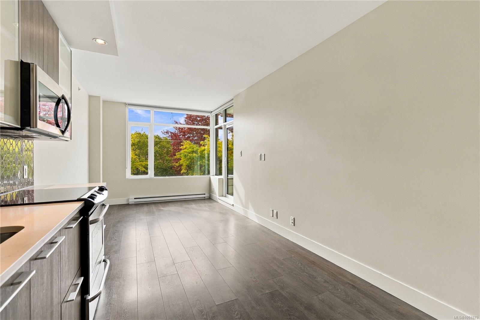 204-960 YATES St — listing photo 13 of 33