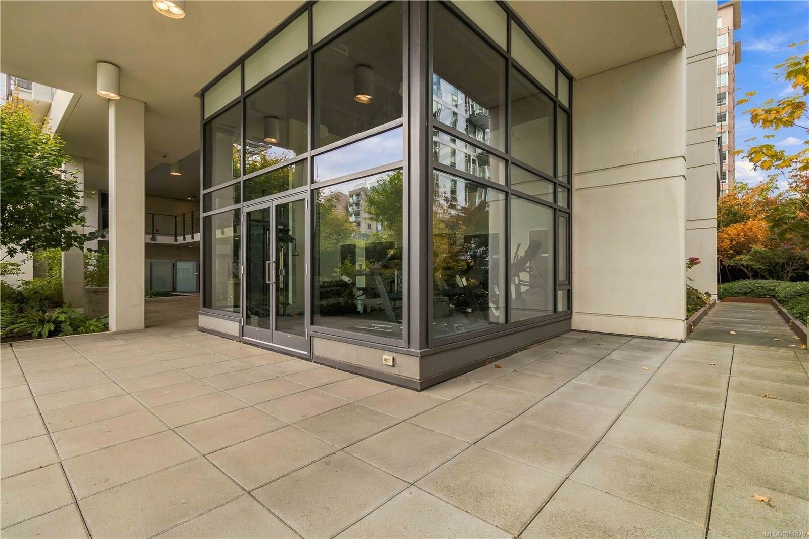 204-960 YATES St — listing photo 5 of 33