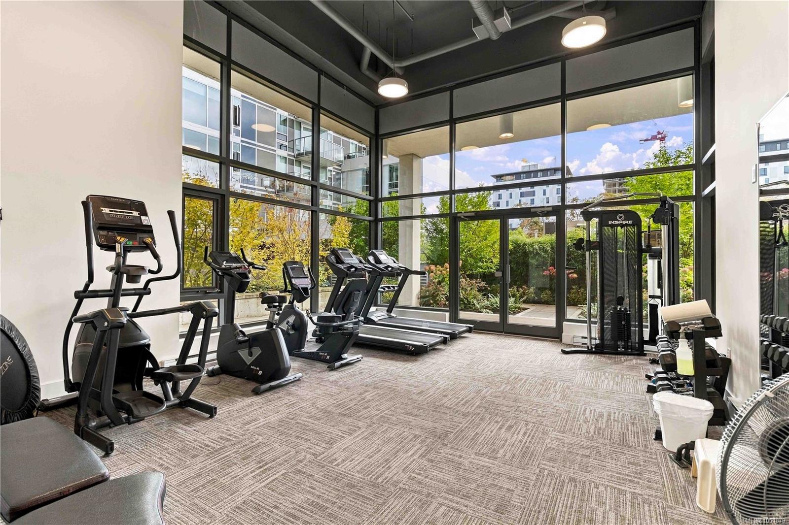 204-960 YATES St — listing photo 6 of 33