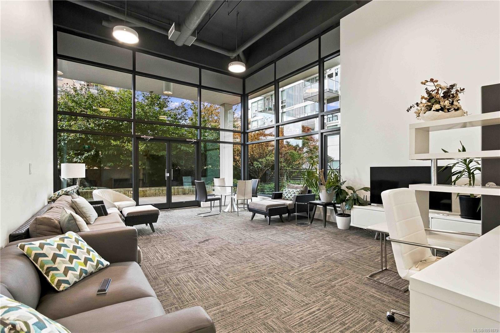 204-960 YATES St — listing photo 7 of 33