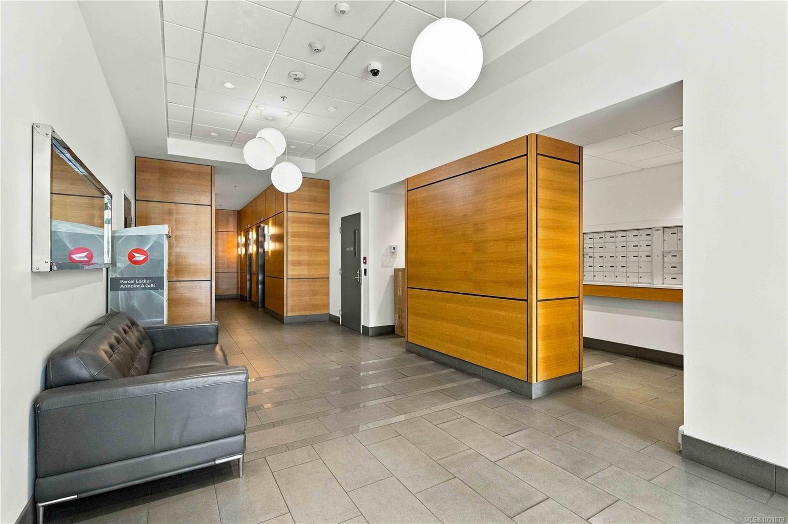204-960 YATES St — listing photo 8 of 33