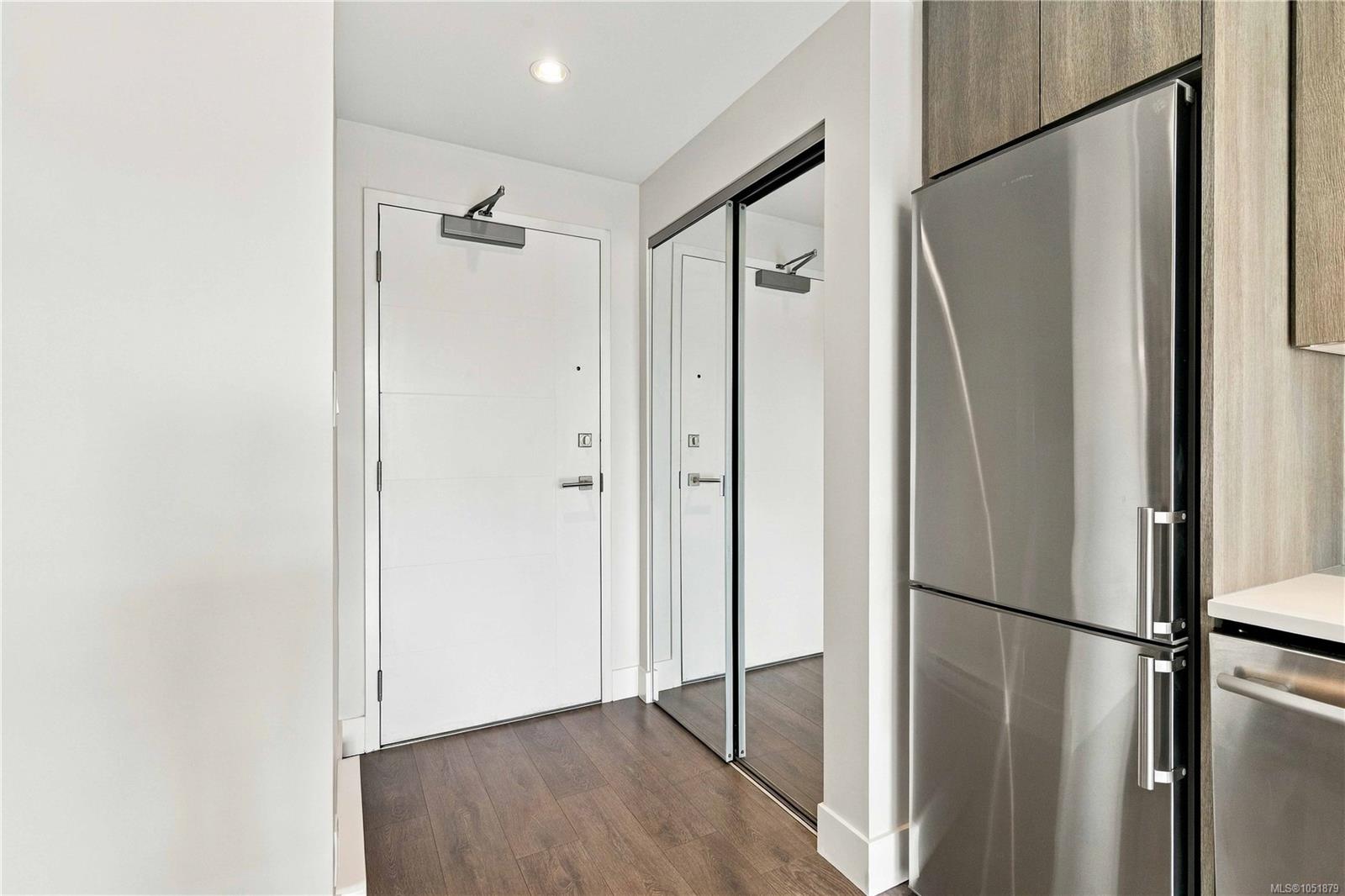 204-960 YATES St — listing photo 10 of 33