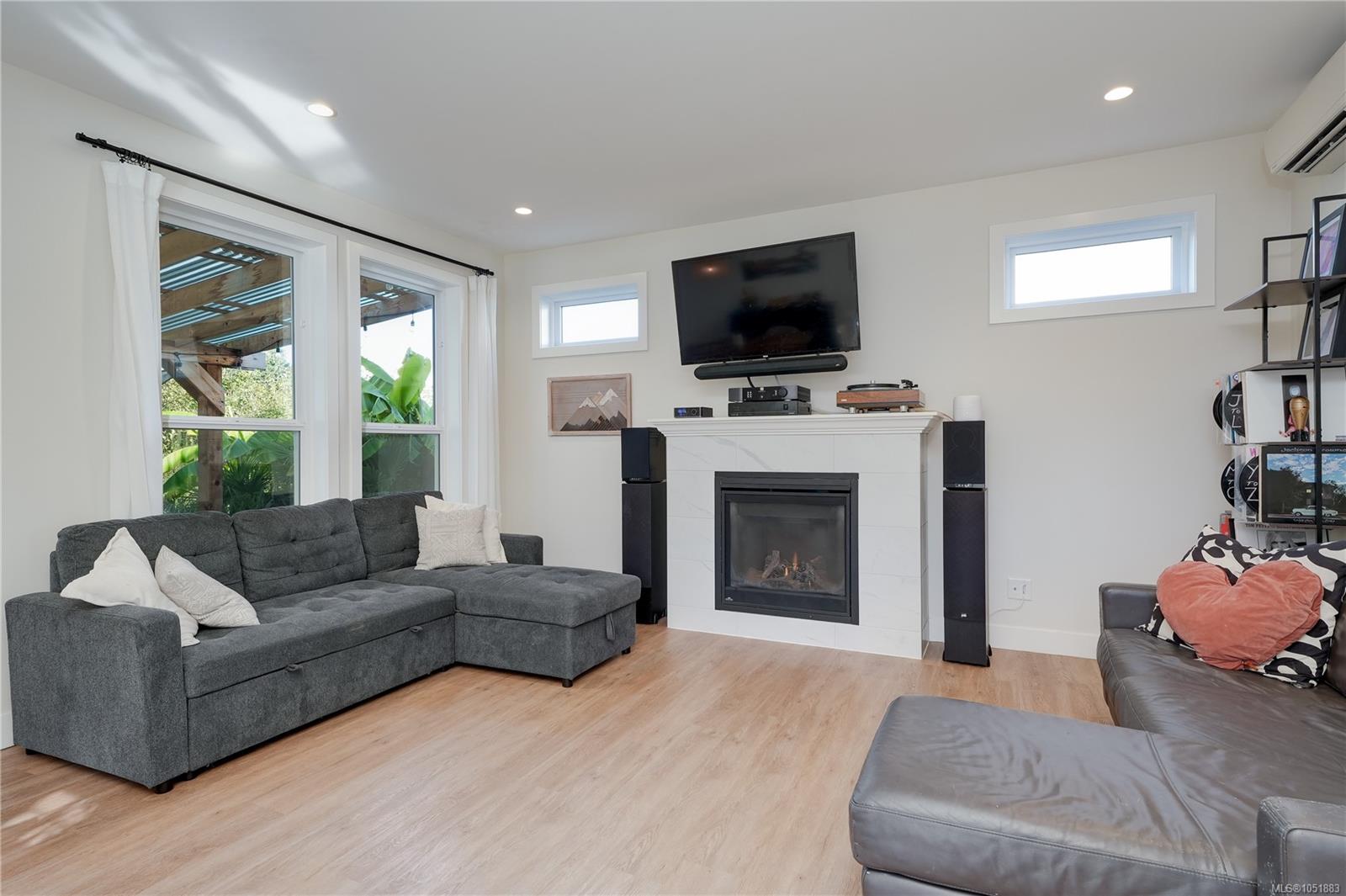 1064 Gammon Way — listing photo 3 of 40