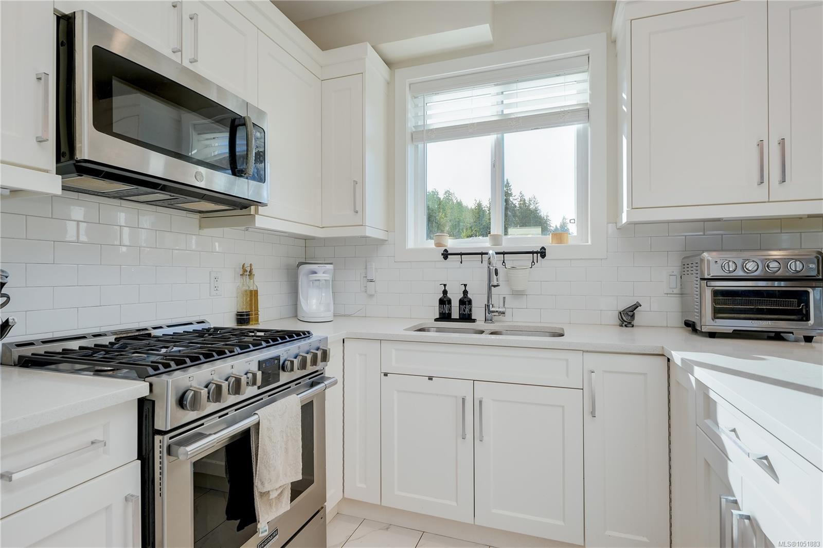 1064 Gammon Way — listing photo 9 of 40