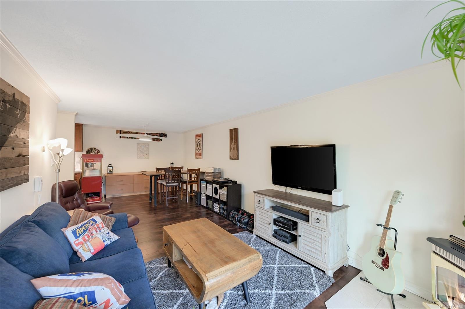 206-2022 Foul Bay Rd — listing photo 13 of 50