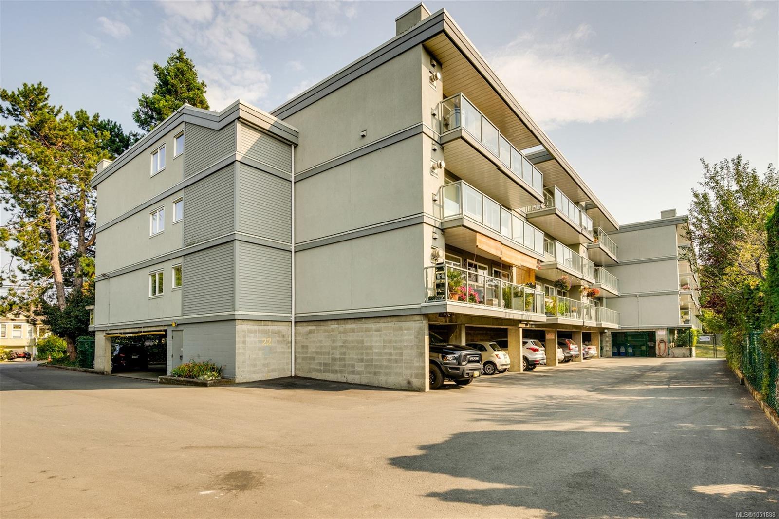 206-2022 Foul Bay Rd — listing photo 5 of 50