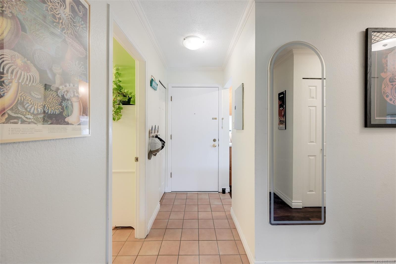206-2022 Foul Bay Rd — listing photo 6 of 50