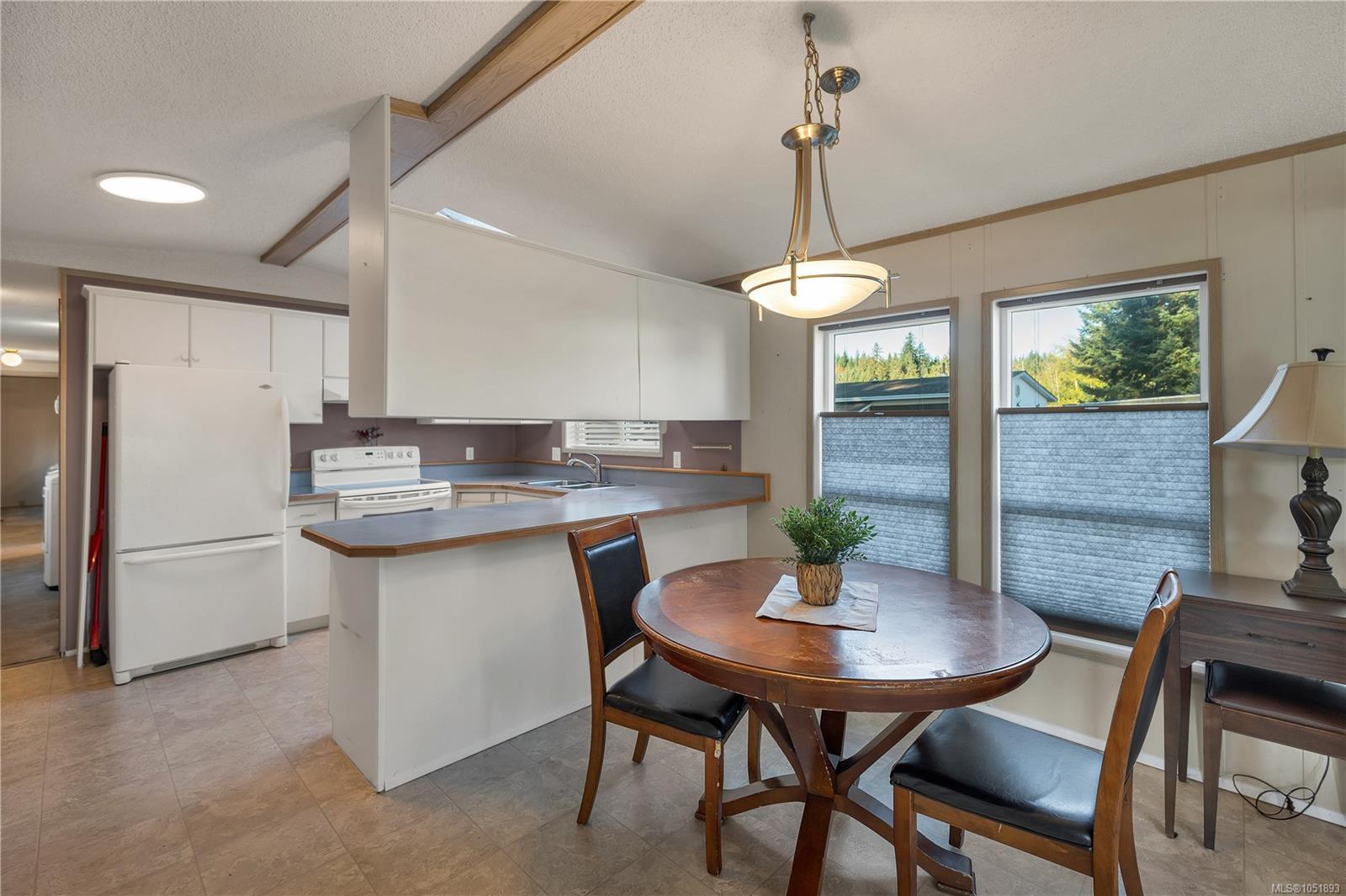 204-3120 ISLAND Hwy — listing photo 13 of 33