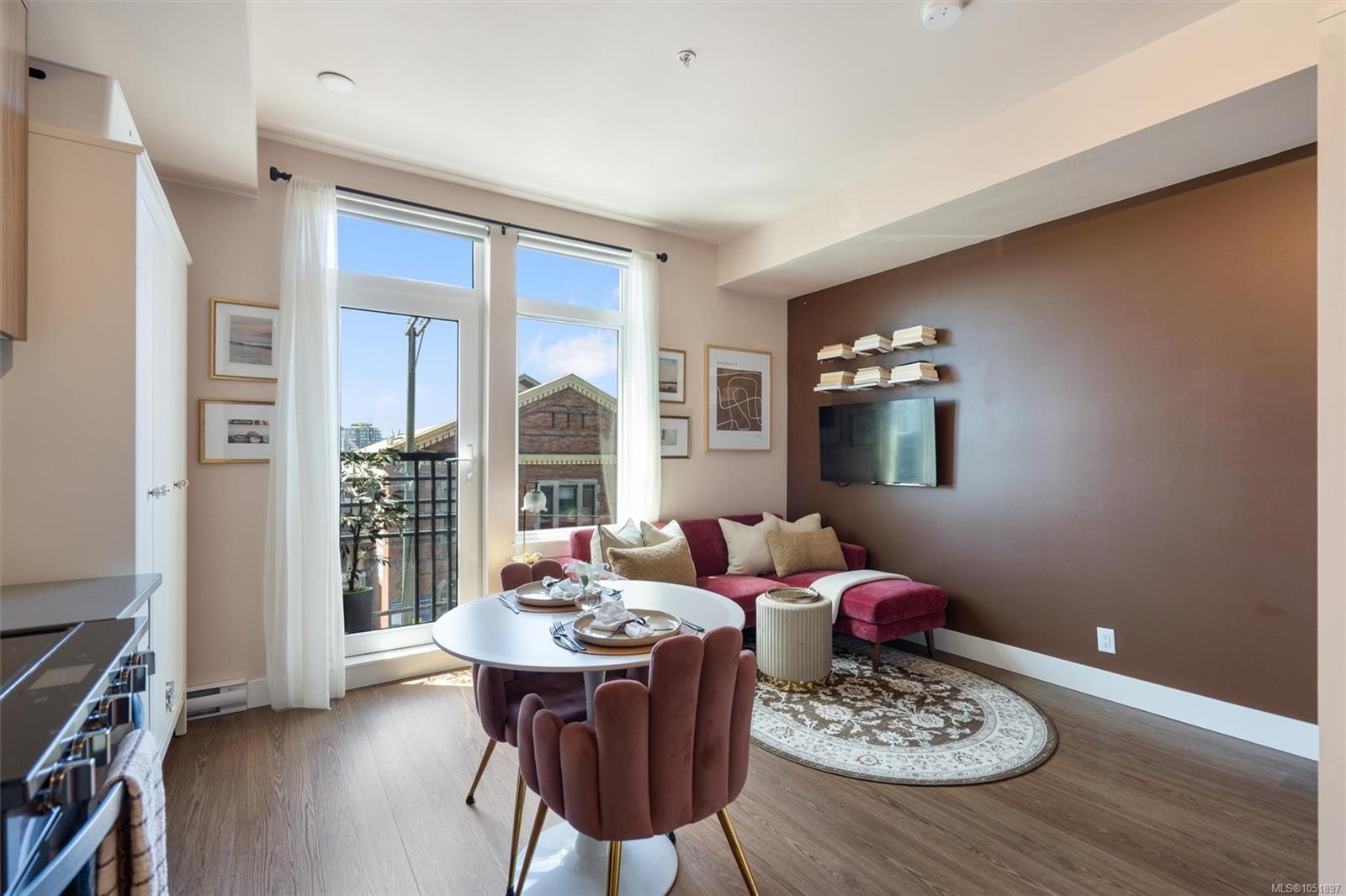 310-515 Chatham St — listing photo 4 of 28