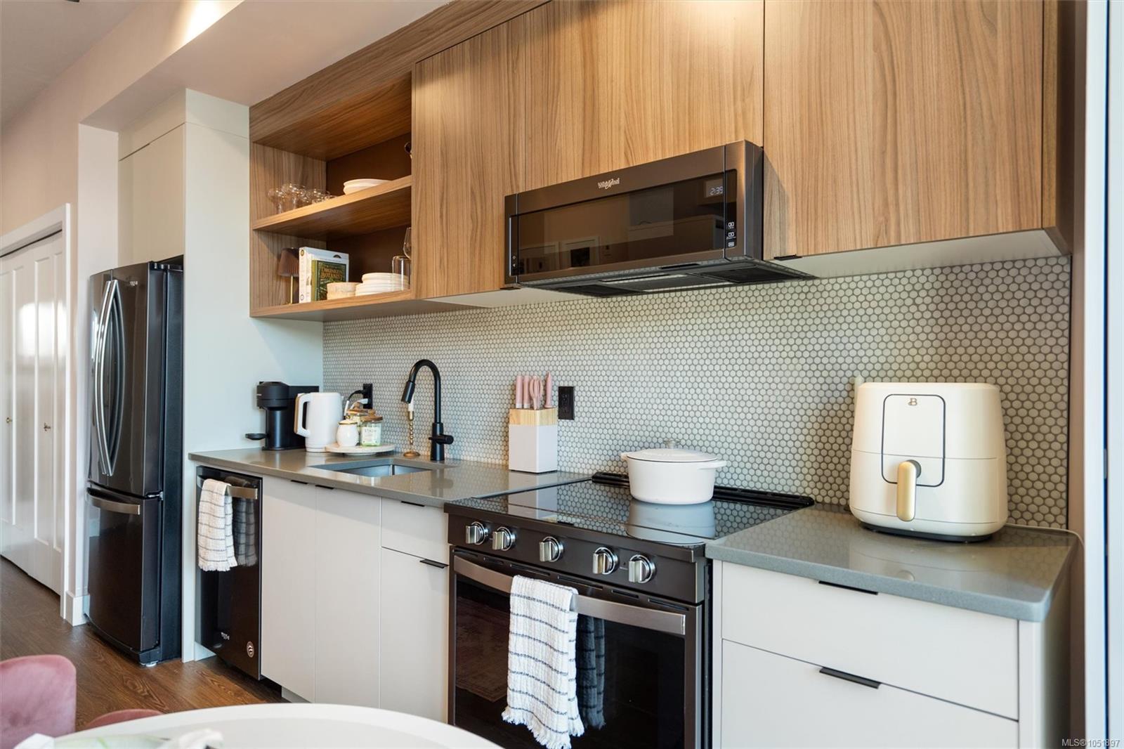 310-515 Chatham St — listing photo 5 of 28