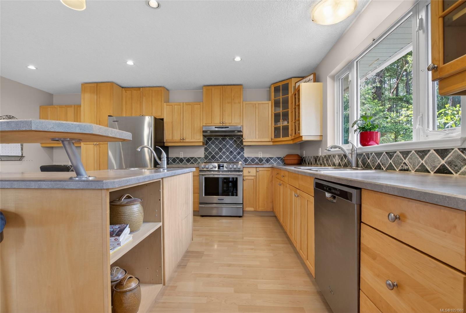 908 Little Mountain Rd — listing photo 9 of 44