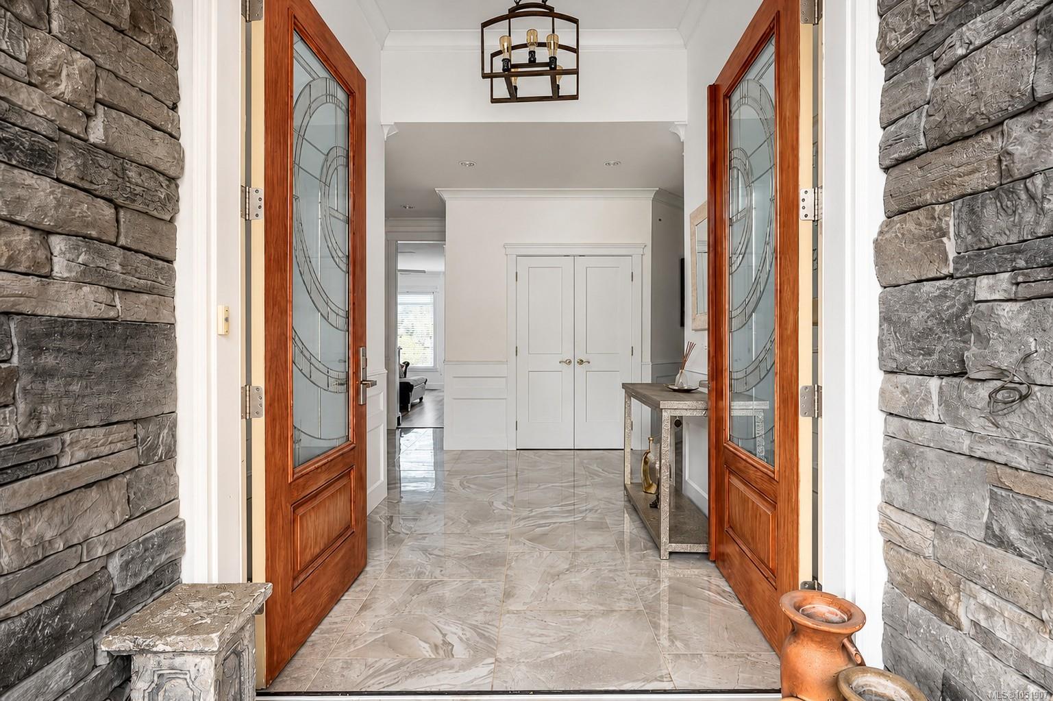 1460 Sherwood Dr — listing photo 8 of 83