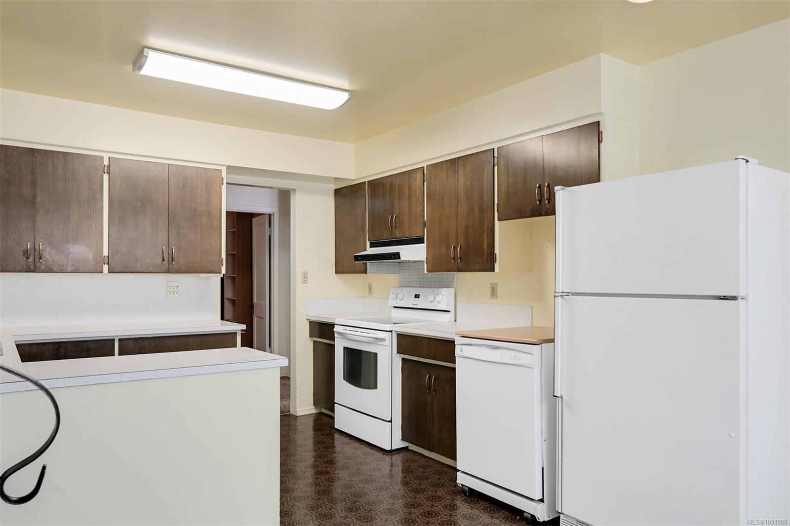 948 Dunsmuir Rd — listing photo 9 of 56